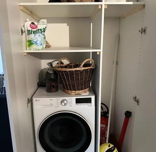 Region De Gstaad - Ultra Modern Apartment- Huge Roof Terrace - Great Views דירה