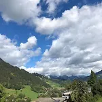Region De Gstaad - Ultra Modern Apartment- Huge Roof Terrace - Great Views Цвайзиммен